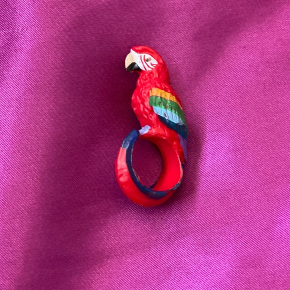 Unique parrot 🦜 wooden ring, hand carved and hand painted. Size 7 - Picture 3 of 6